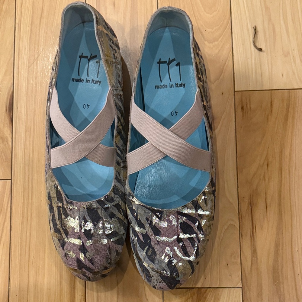 Stylish Multicolor Crisscross Flats